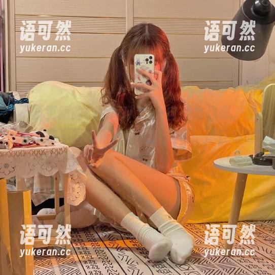 不断更新的Choi Ji Yun自拍作品集，呈现她在不同场景下的迷人风采，尽在你眼前！